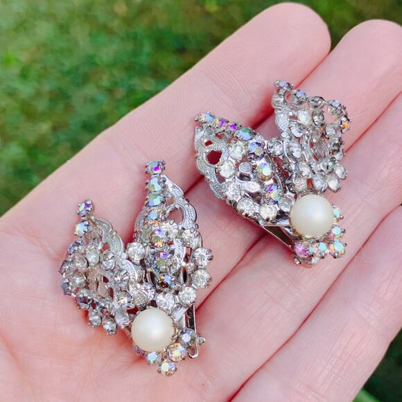 VTG Signed Hobé Mid Century Earrings AB 1950s Rhinestone Faux Pearl Clip On - Picture 4 of 11